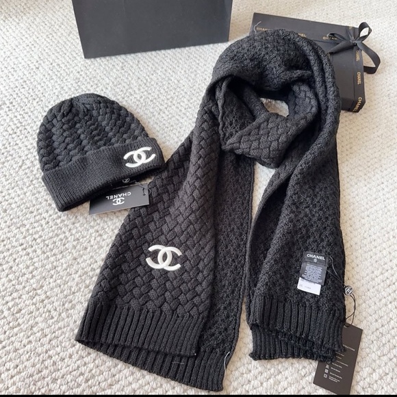 Source Unknown Accessories - Fashionable Gray Knit Scarf and Beanie Set